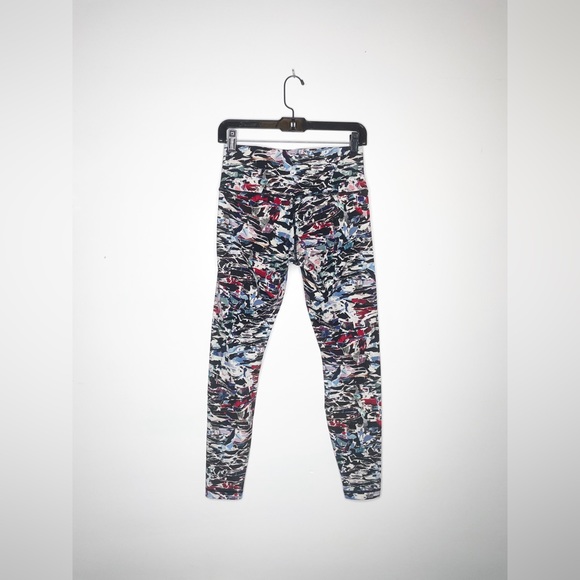 Wunder Under High Rise Legging Culture Clash Multi Black - Picture 2 of 5